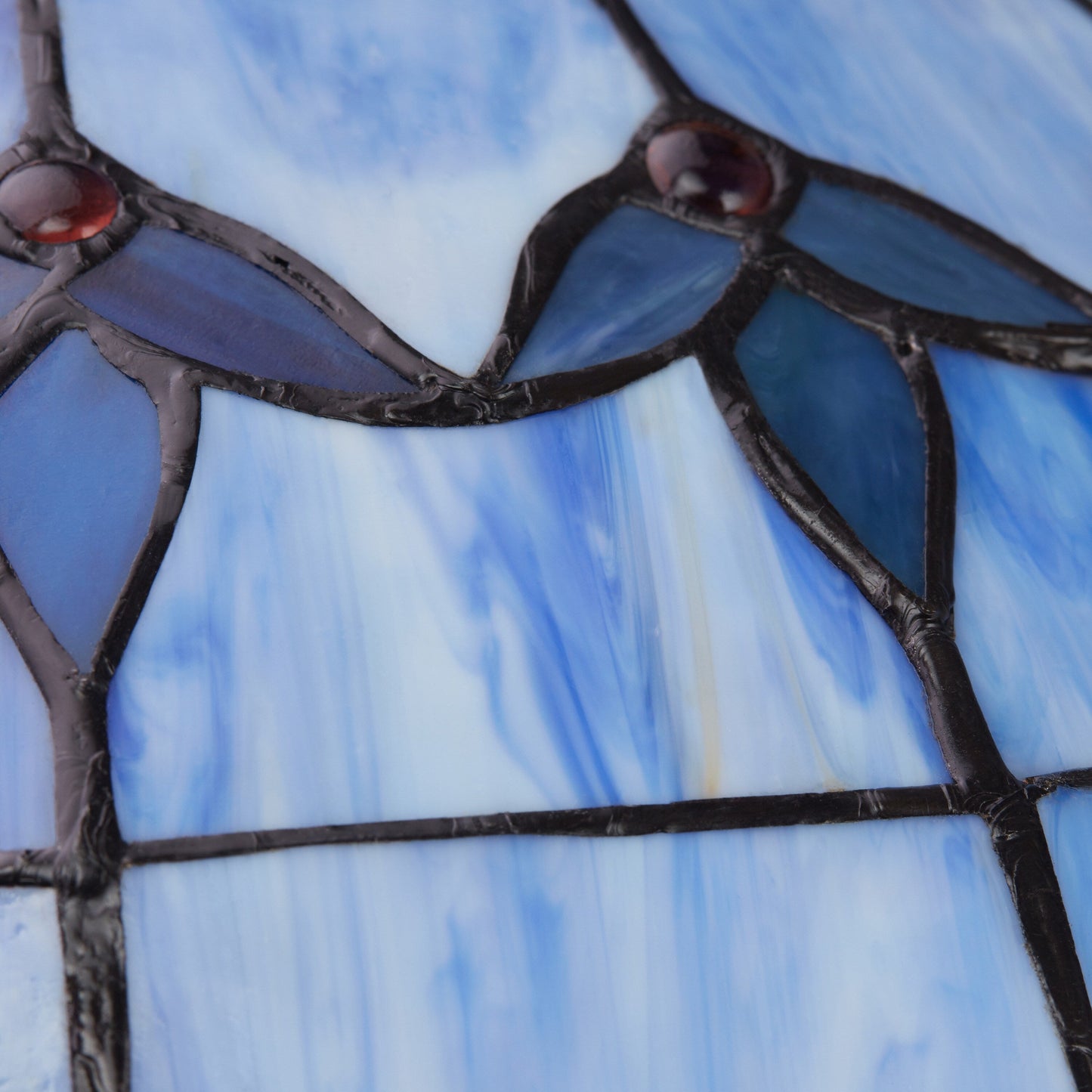 Lampadaire River of Goods Allistar en verre teinté et résine, 3 lumières, 64 pouces de hauteur, éclairage vers le bas - 20 L x 20 l x 64 H