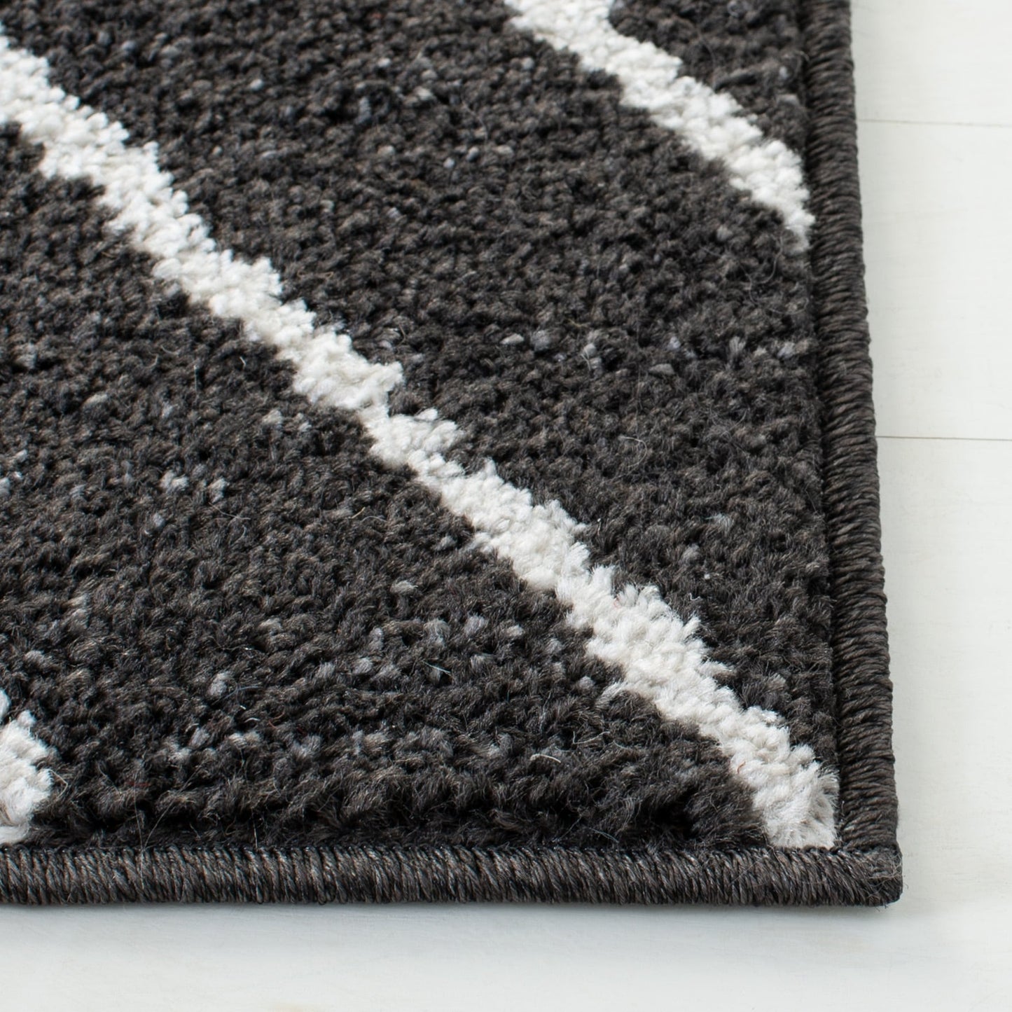 Tapis géométrique moderne SAFAVIEH Adirondack Juvelina