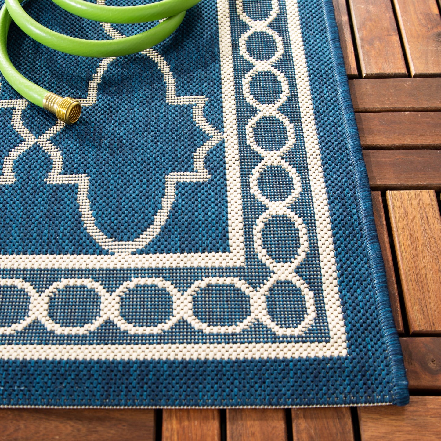 Tapis de jardin imperméable SAFAVIEH Courtyard Janell Trellis pour terrasse ou jardin