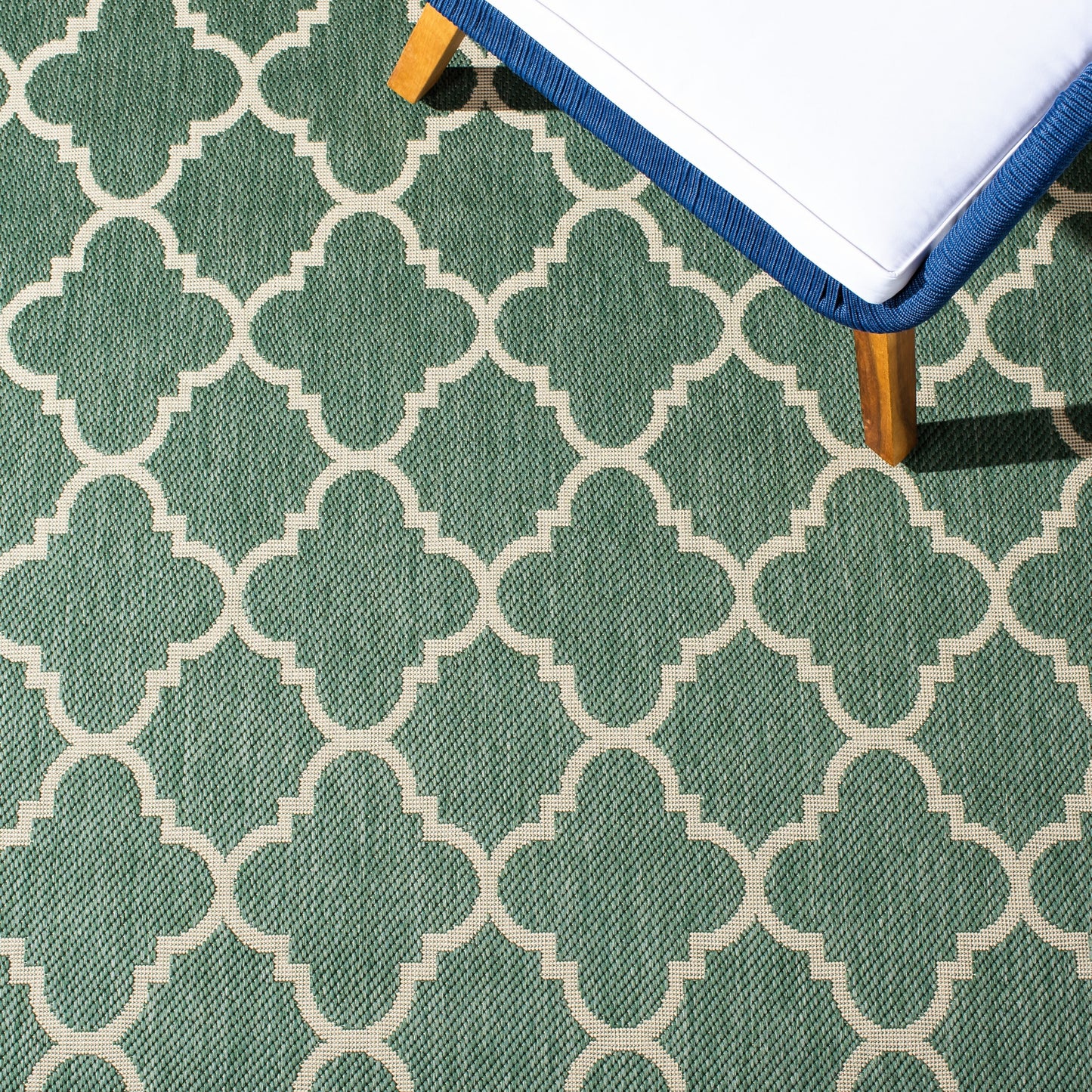 Tapis de jardin/terrasse imperméable SAFAVIEH Courtyard Kristelle