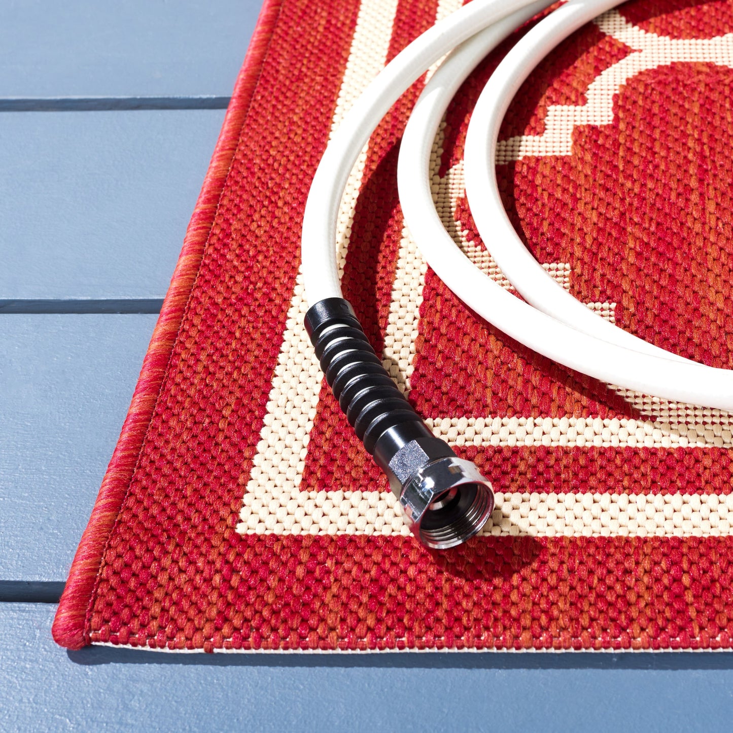 Tapis de jardin/terrasse imperméable SAFAVIEH Courtyard Kristelle