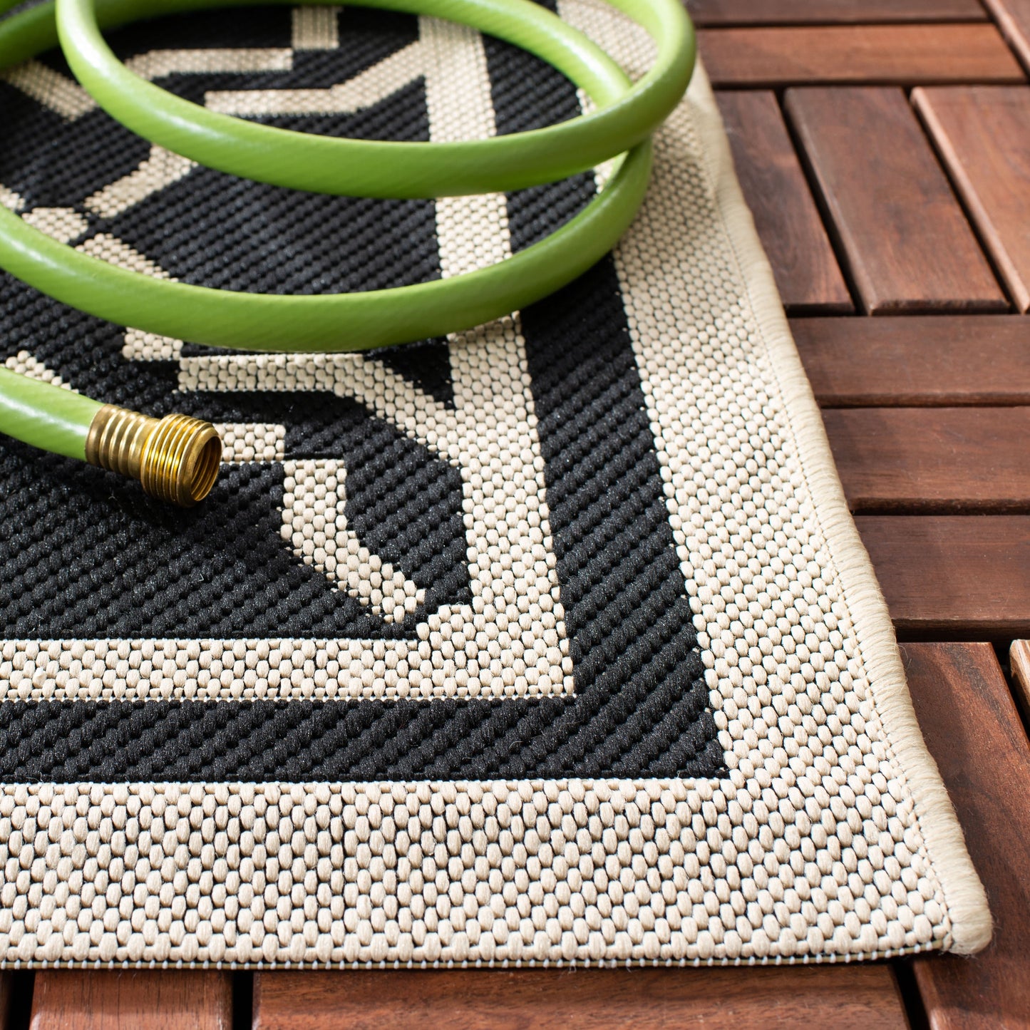 Tapis de jardin/terrasse imperméable SAFAVIEH Courtyard Thomasina