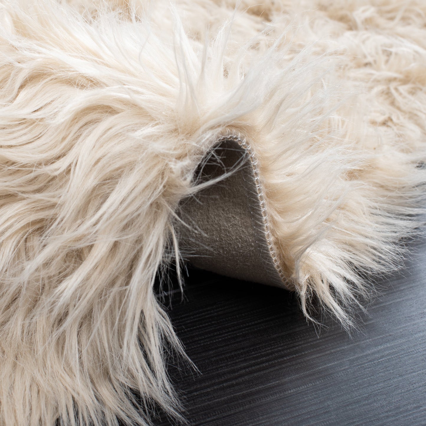 Tapis SAFAVIEH en fausse peau de mouton soyeuse, épaisseur 6 cm