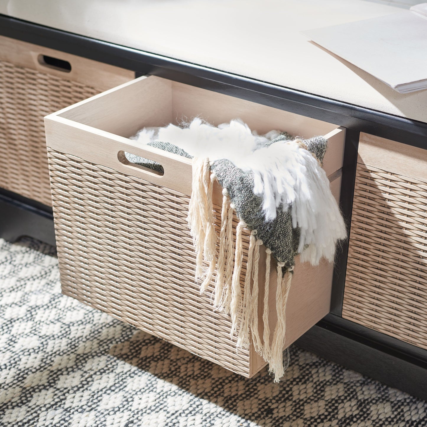 Banc de rangement 3 tiroirs avec coussins SAFAVIEH Fiorello - 47,3 l x 15 L x 19 H - 47 L x 15 P x 19 H