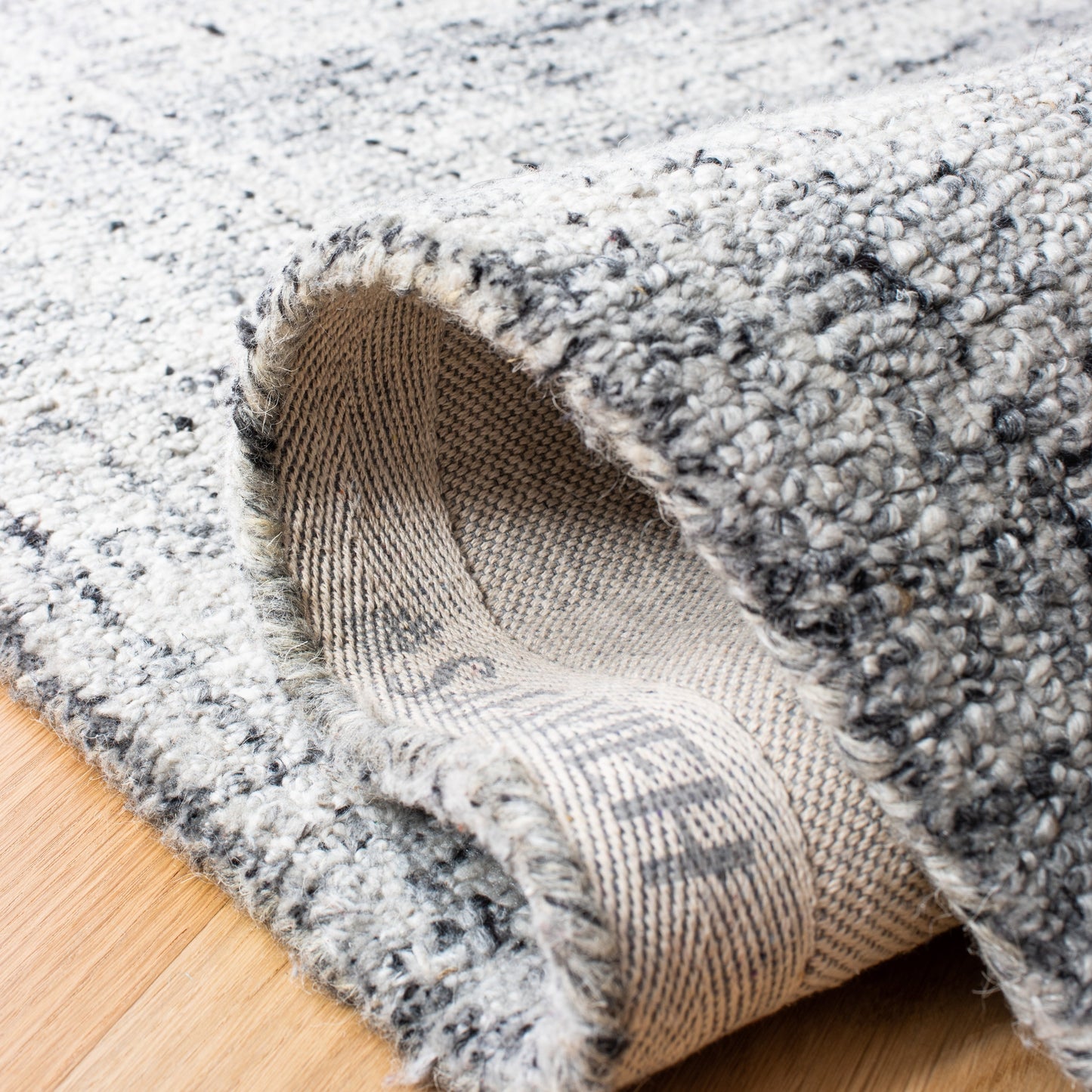 Tapis moderne en viscose SAFAVIEH fait main, motif abstrait corail