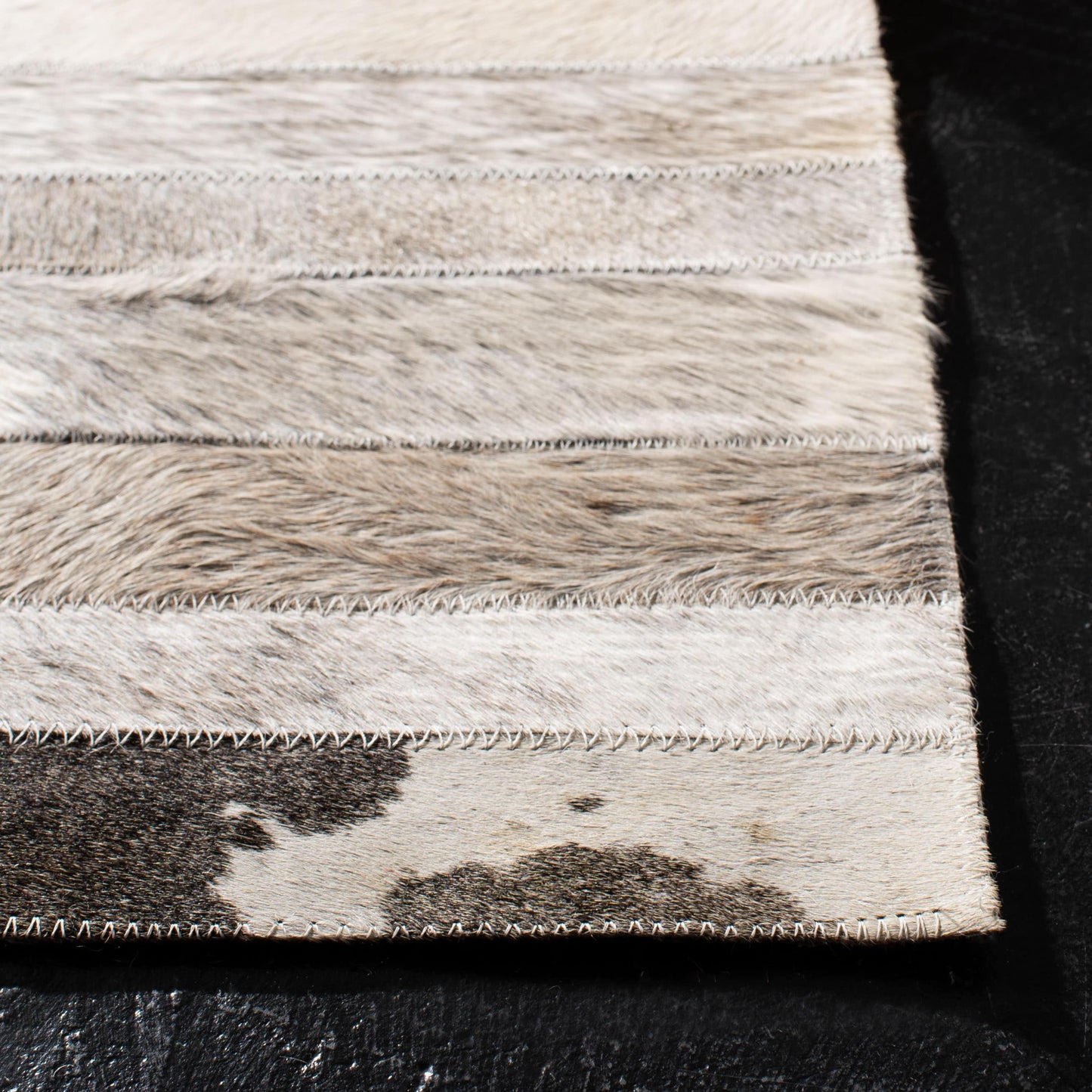 Tapis en cuir moderne SAFAVIEH fait main en atelier Tennille