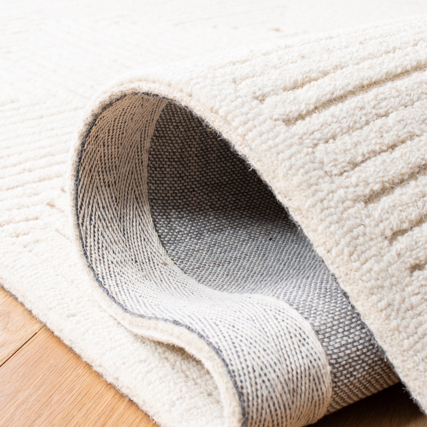 Tapis texturé en laine Nigina fait main SAFAVIEH