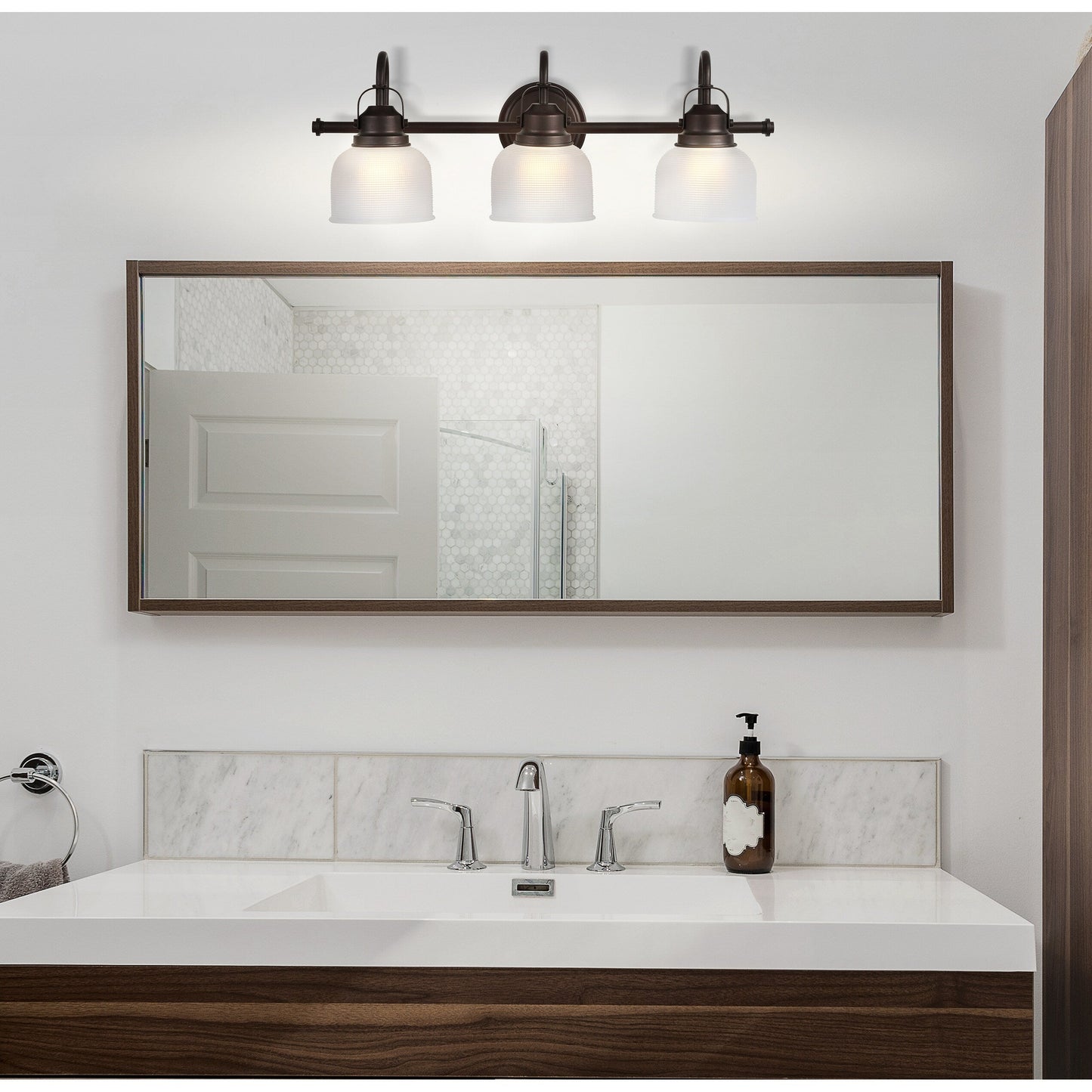 Applique murale LED Shirley en métal et verre, par JONATHAN Y