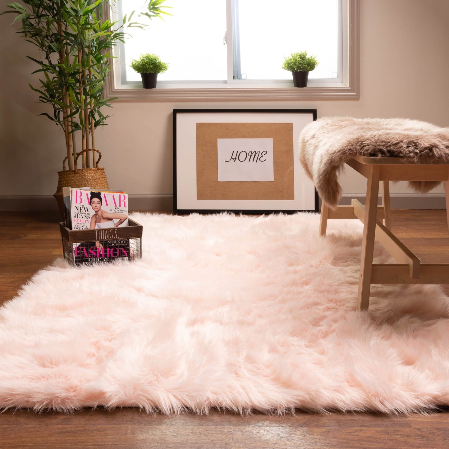 Tapis en fausse fourrure de mouton Silver Orchid Parrott