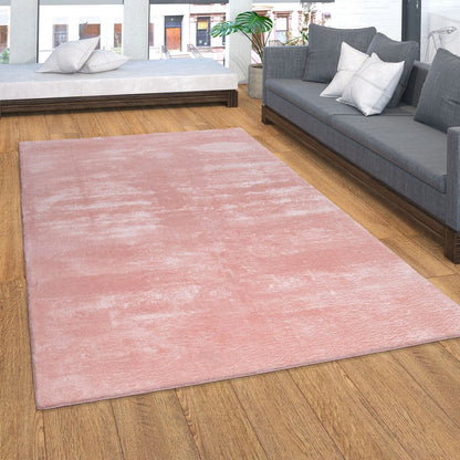 Tapis doux et lavable avec envers antidérapant, disponible en couleurs unies.