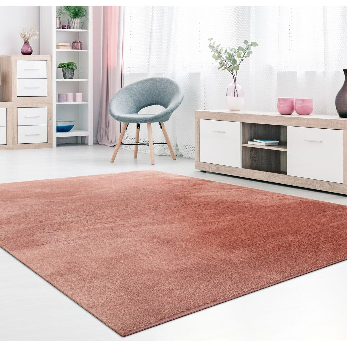 Tapis doux et lavable avec envers antidérapant, disponible en couleurs unies.