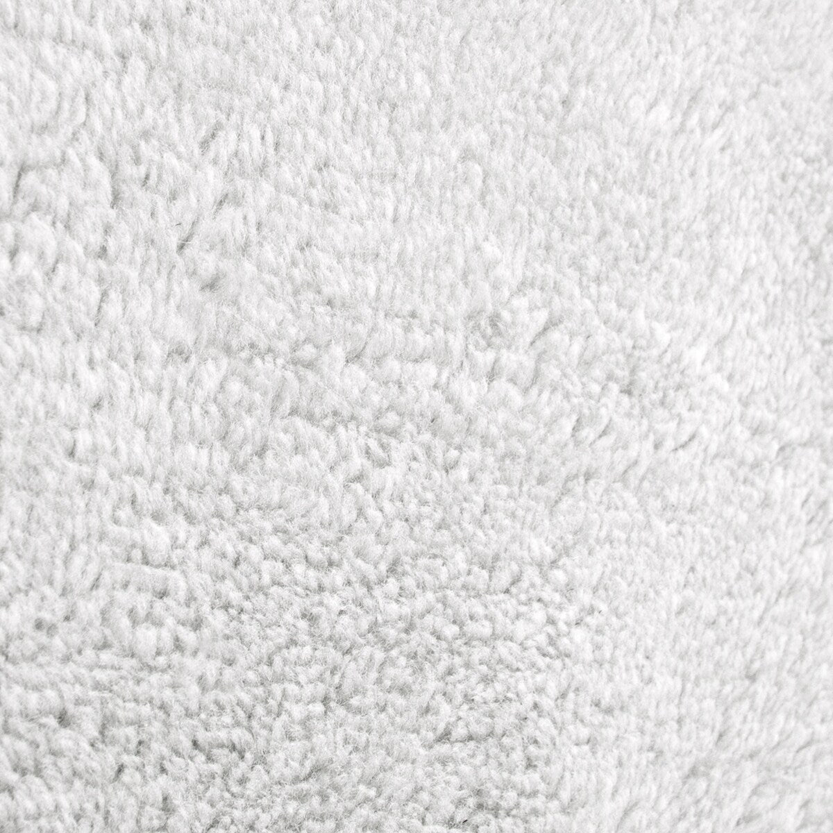 Tapis doux et lavable avec envers antidérapant, disponible en couleurs unies.