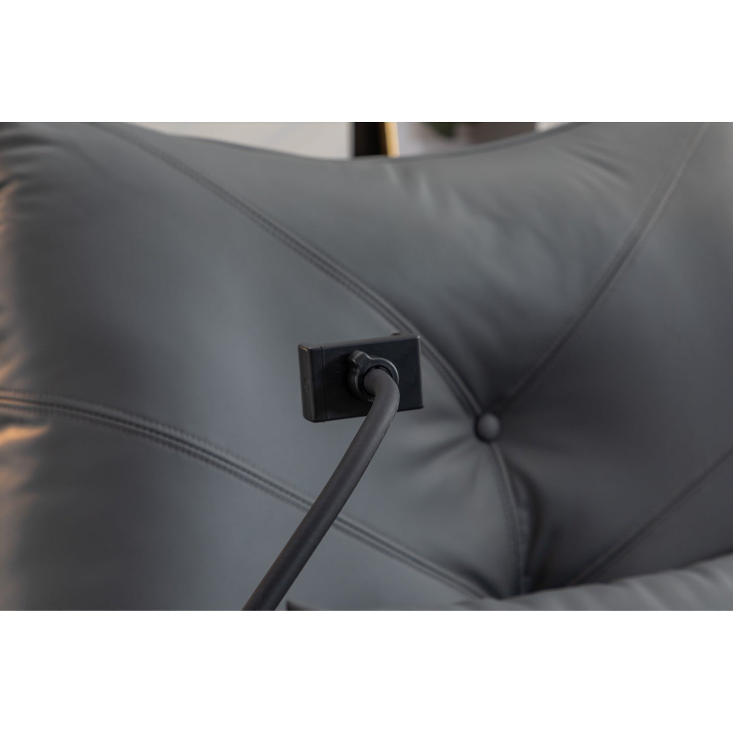 Fauteuil inclinable pivotant et électrique avec haut-parleurs Bluetooth, support de téléphone, ports de charge USB et Type-C, rangement dissimulé dans les accoudoirs