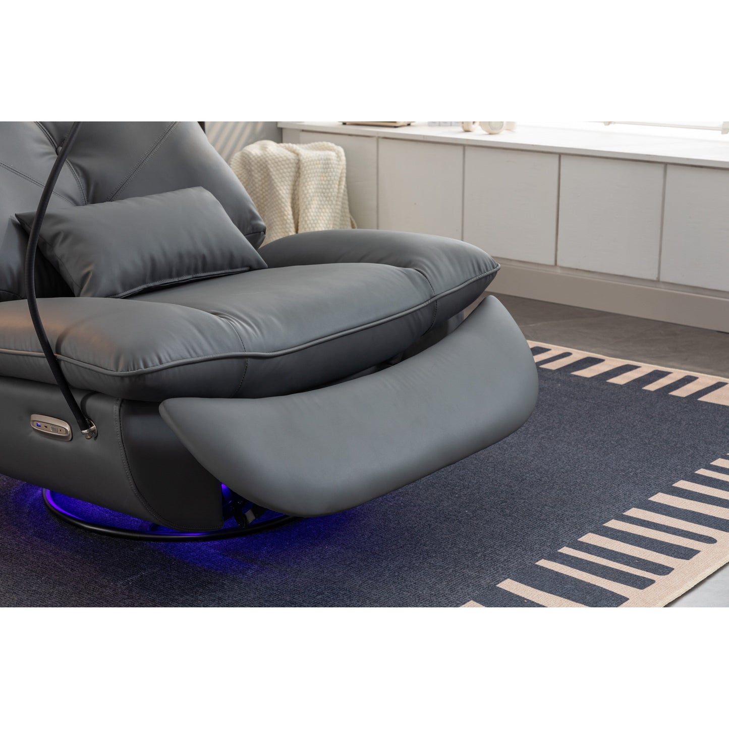 Fauteuil inclinable pivotant et électrique avec haut-parleurs Bluetooth, support de téléphone, ports de charge USB et Type-C, rangement dissimulé dans les accoudoirs