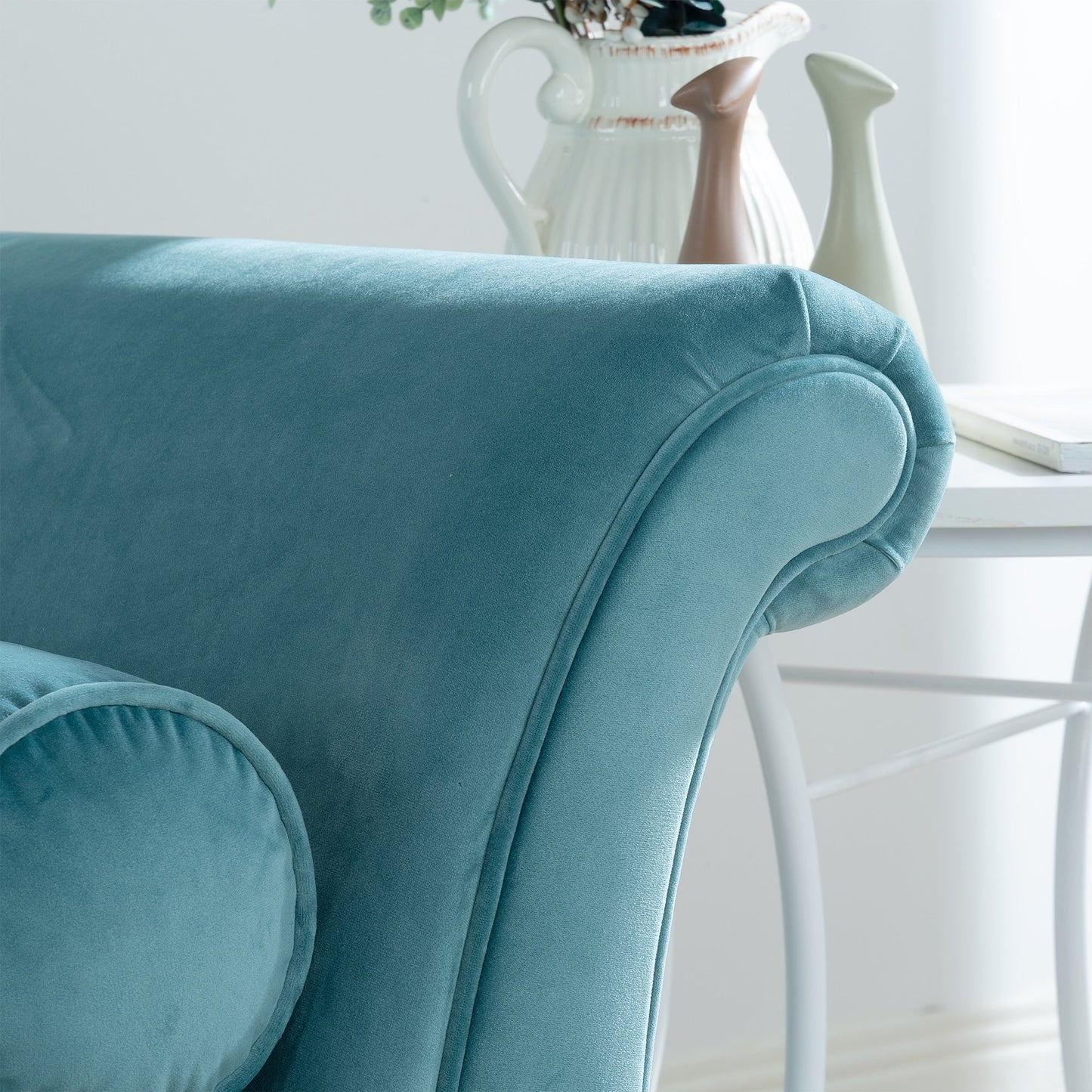 Chaise longue vintage avec accoudoirs en volutes par Christopher Knight Home