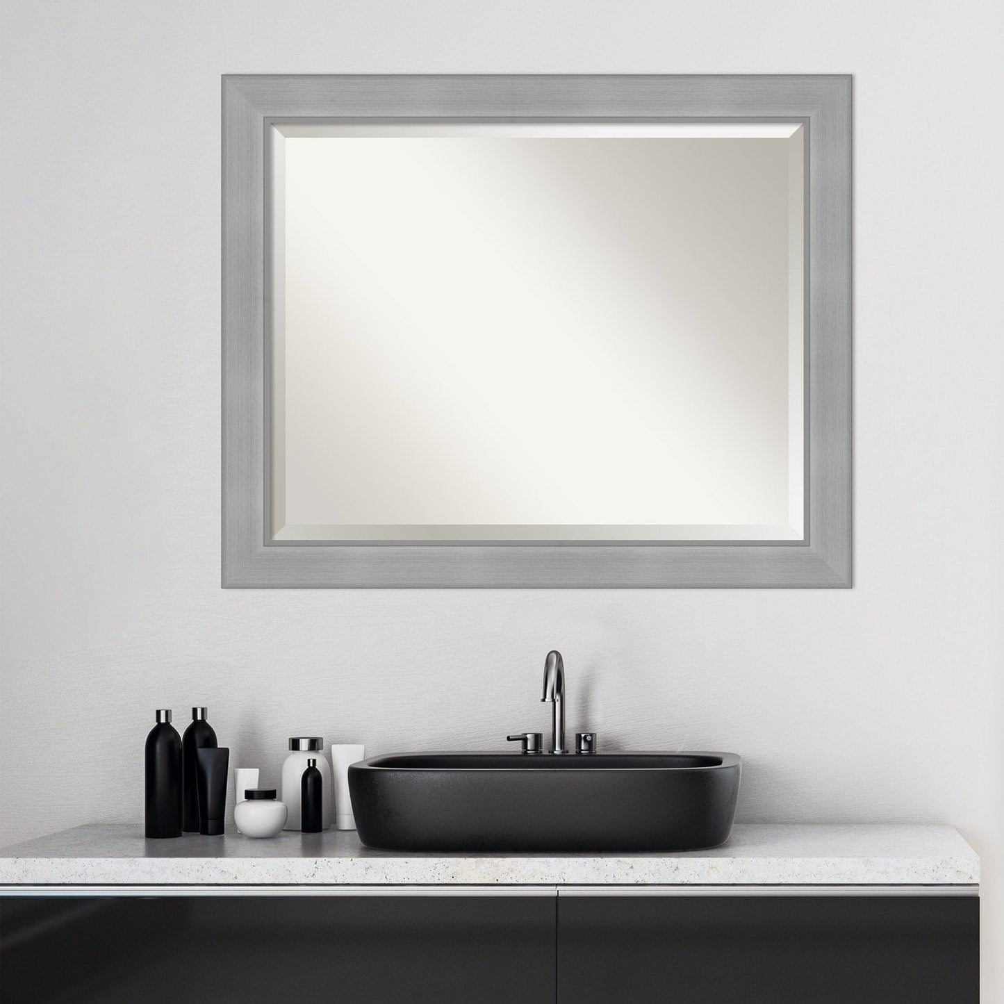 Miroir mural biseauté pour salle de bain - Cadre en nickel brossé Vista