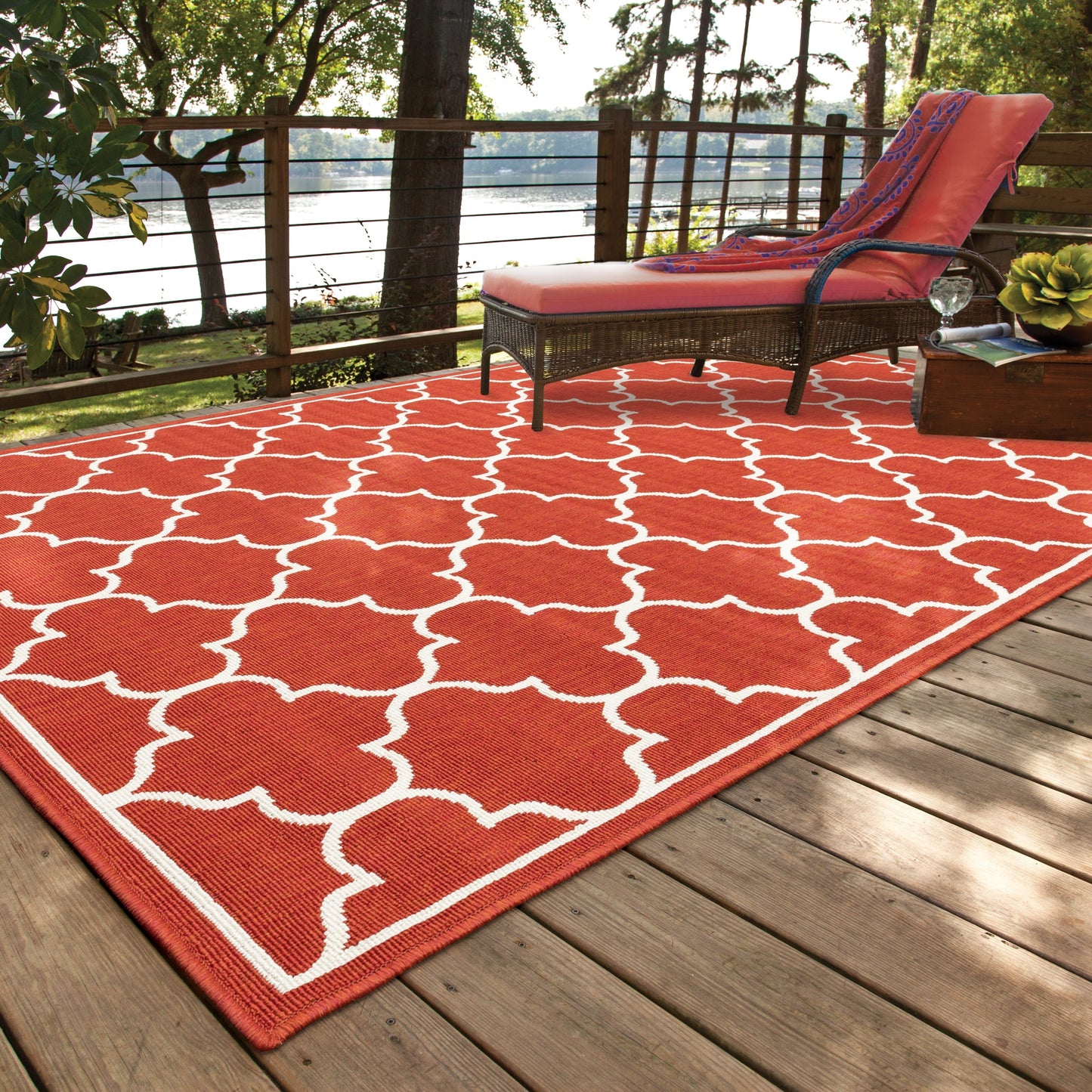 Tapis d'intérieur/extérieur Vista Home Martinique à motif treillis blanc cassé/rouge brique.