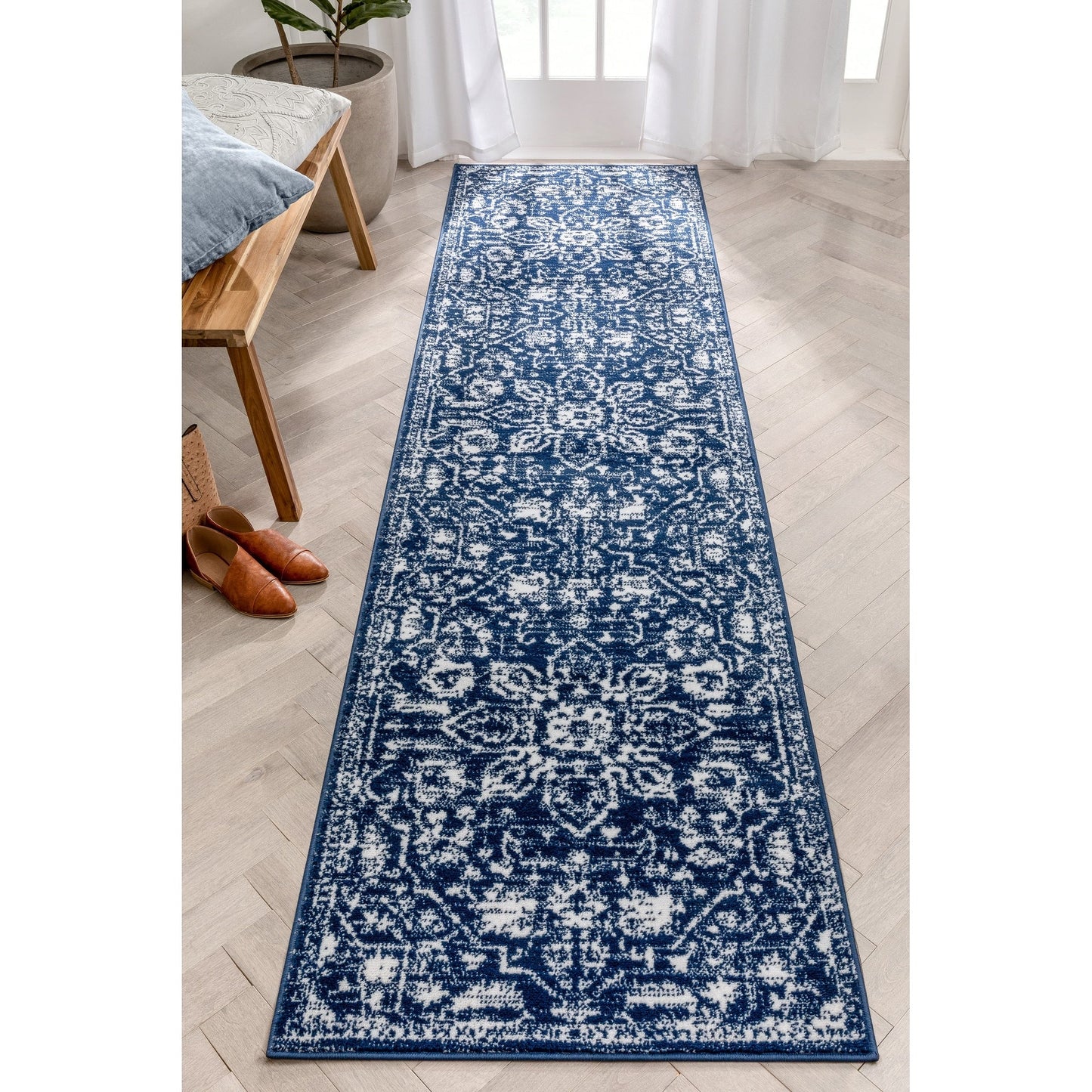 Tapis de sol bohème oriental vintage à motif floral, tissé avec soin et éblouissant.