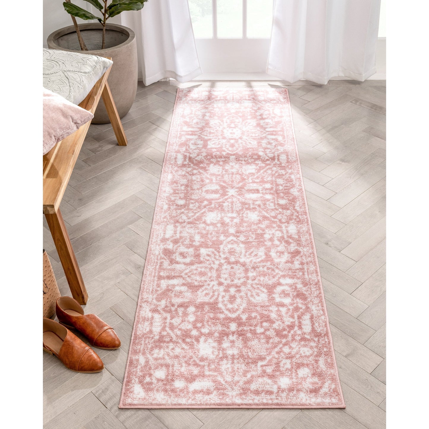 Tapis de sol bohème oriental vintage à motif floral, tissé avec soin et éblouissant.