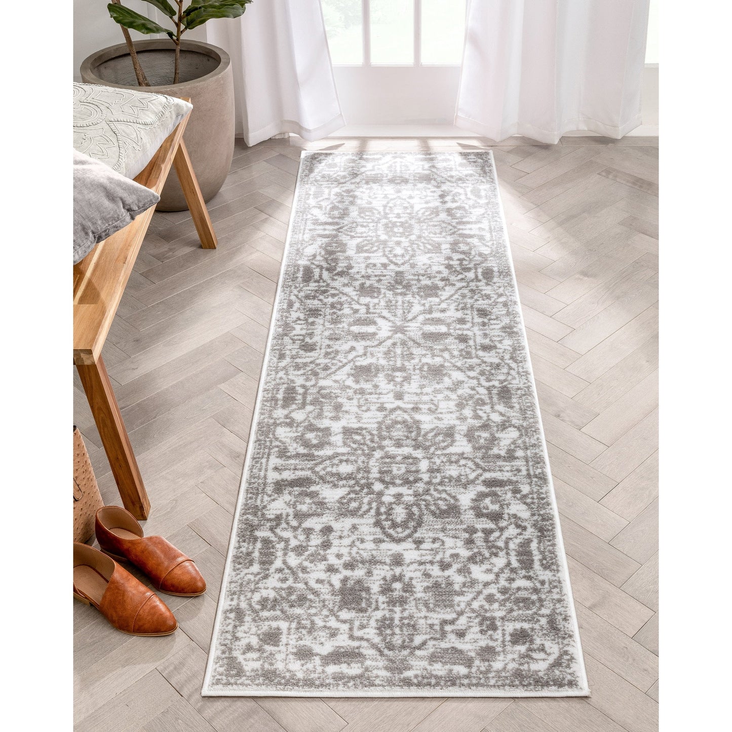 Tapis de sol bohème oriental vintage à motif floral, tissé avec soin et éblouissant.